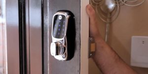 Smart lock Yale